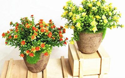 Yocome 2 piezas artificiales falso falso mini plástico hierba verde flor de plantas con ollas de arcilla redondas para la decoración del hogar oficina fuera de la boda jardín decoración de fiesta DIY, amarillo y rojo
